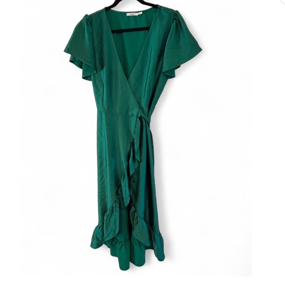 Mi Ami Francesca’s Green Satin Wrap Midi Dress Flutter Sleeve Ruffle Hem Size M - Picture 3 of 13
